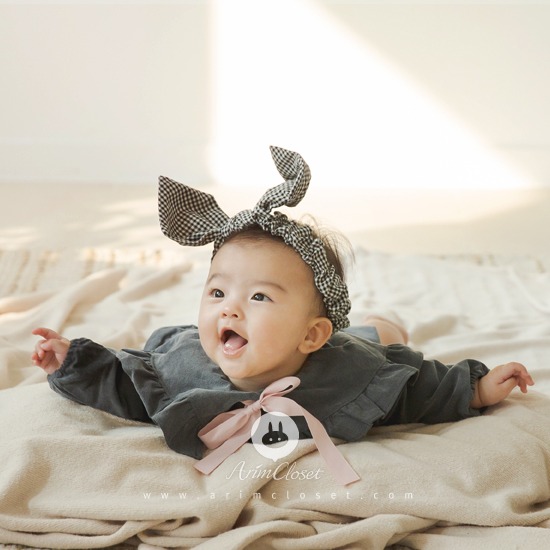 [2차제작] 아가를 보고 반하기까지, 1초 - gray lovely ribbon collar baby cotton bodysuit