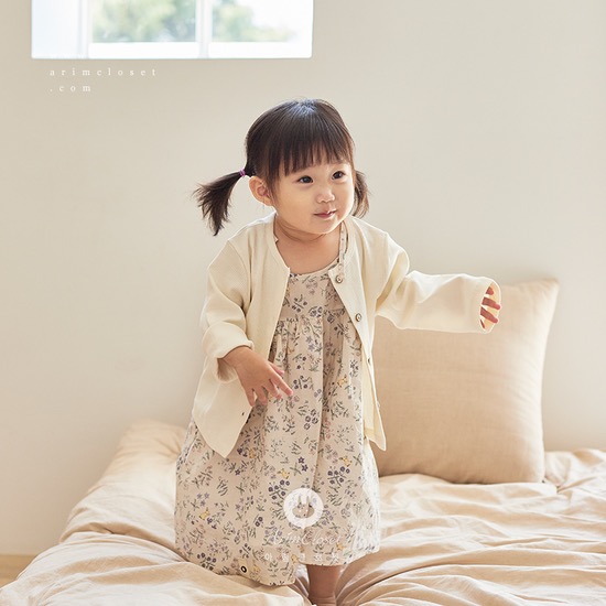 작고 예쁜 정원에서 토끼 친구들이랑 즐거운 시간 - bunny &amp; flower cute cotton baby sleeveless dress