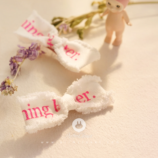 [2차제작] 너랑 함께하는 기분좋은 상상 - hot pink lettering ribbon pin