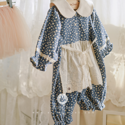 아가가 이렇게 귀여운 건 엄마, 아빠 때문이에요 :) - romantic blue apron  flower  baby cotton bodysuit