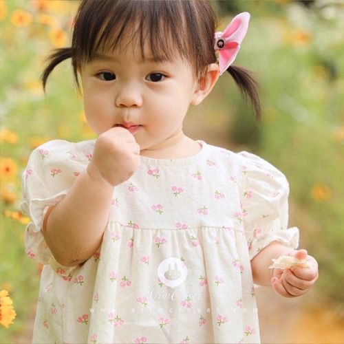 쪼꼬미가 제일 좋아하는 앵두나무 아래서 :) - cute pink cherry linen cotton baby dress